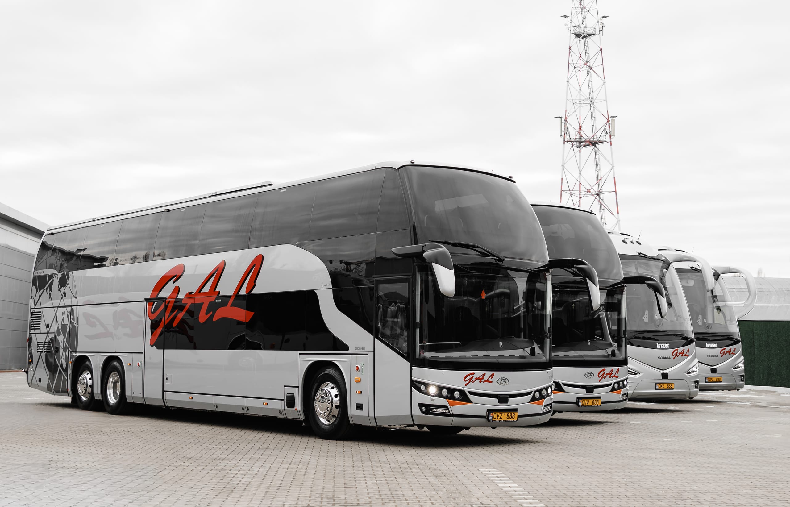 Autocar GAL Trans cu etaj, în parcare